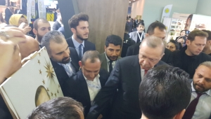 Erdoğan Sakaryalı Firmanın Standını Ziyaret Etti