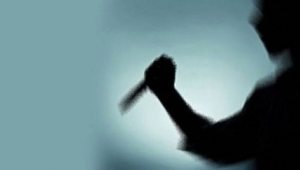 Erkek Arkadaşını Göğsünden Bıçakladı