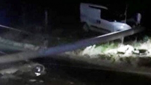 Kontrolden Çıkan Araç Elektrik Direğine Çarptı: 1 Yaralı