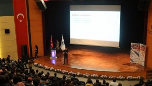 SAÜ'de Bilişim Sektörü Konuşuldu