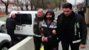 YAŞLI ADAMI DÖVEREK ÖLDÜRDÜLER