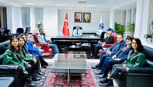 YEŞİLAY GÖNÜLLÜLERİ ZİYARETLERDE BAĞIMLILIKLA MÜCADELELERİNİ ANLATIYOR