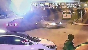 Caddeye Dönüş Yapmak İsteyen Otomobile Çarptı 