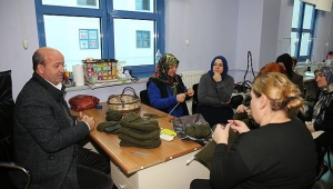 Camili Bilgievi Kursiyerlerinden Askerlere Bere