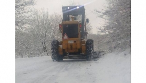 FERİZLİ'DE KARLA MÜCADELE DEVAM EDİYOR