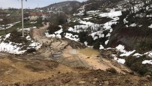 GEYVE'DE HEYELAN! ULAŞIM KAPANDI EV VE AHIRLAR ZARAR GÖRDÜ