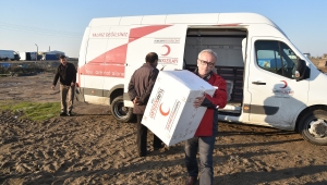 Karasu Kızılay Şubesinden Çadırı Yanan Aileye Yardım