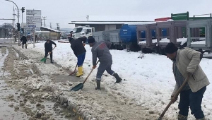 Kaynarca'da Karla Mücadele Sürüyor 