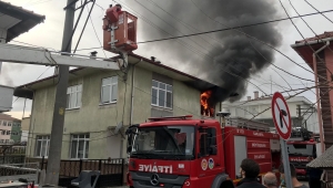Akyazı'da Ev Yangını! Maddi Hasar Meydana Geldi