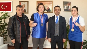 Boksörlerden Çelikel'e Ziyaret