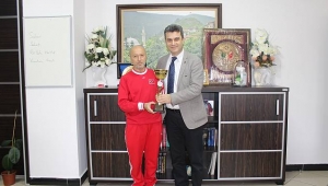 Kazandığı Kupayı Şifa Bulduğu Hastaneye Hediye Etti