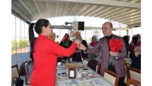 Başkan Öztürk  8 Mart Dünya Kadınlar Günü'nü Kutladı