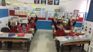 Minik Öğrenciler Tomurcuk'la Öğrenmeye Devam Ediyor