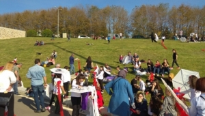 Uçurtmalar Ayçiçeği Bisiklet Vadisi’nde Uçtu