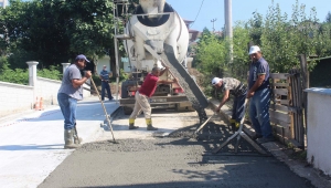 Arifiye’de Beton Yol Uygulaması Devam Ediyor