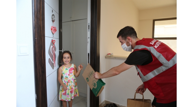 Büyükşehir’in ‘Her Eve Maske’ Dağıtımı Sürüyor