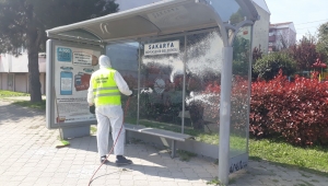 Yolcu durakları düzenli olarak dezenfekte ediliyor