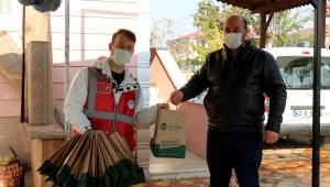 Maske ve dezenfektan dağıtımı Akyazı'da devam ediyor