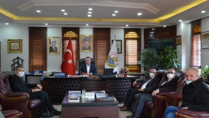 Başkan Özen, Ziyaretçilerini Makamında Kabul Etti