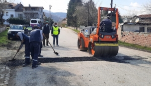 Sapanca’da Karda Bozulan Yollar Onarılıyor