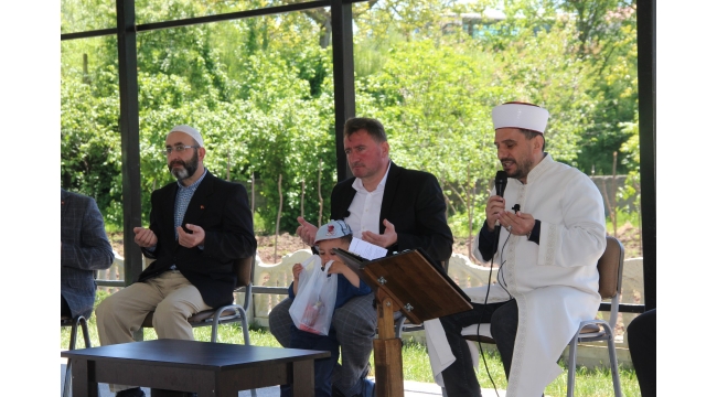 MEZARLIKTA KURAN TİLAVETİ VE DUA PROGRAMI CANLI YAYIN İLE GERÇEKLEŞTİRİLDİ