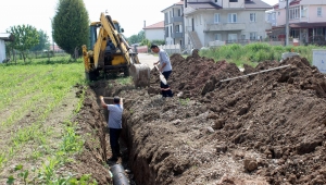 Arifiye Belediyesi Arifbey Mahallesinde Yağmur Suyu Kanal Çalışması Gerçekleştiriyor
