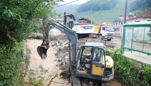 Büyükşehir’den selden etkilenen bölgeye anında müdahale