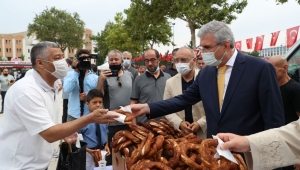 Sakaryalılar Demokrasi Meydanı'nda bayramlaştı