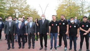 Büyükşehir, SAÜ’de 10 Gence Kurayla Bisiklet Hediye Etti