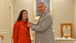 Başkan Babaoğlu'ndan Şampiyonlara Ödül
