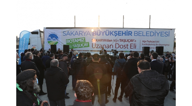 Büyükşehir Kardeşlerini Unutmuyor: 700 Koli Daha Yola Çıktı