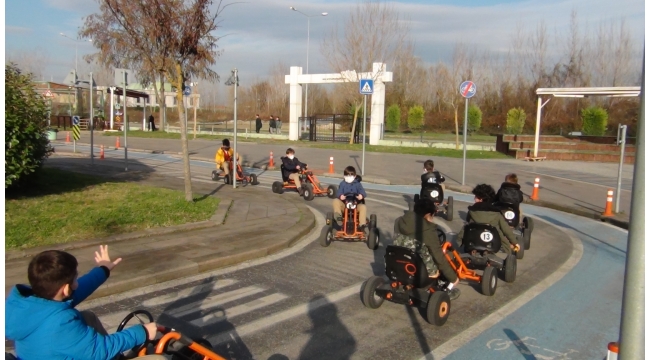 Çocuklar Trafik Parkta Doyasıya Eğleniyor