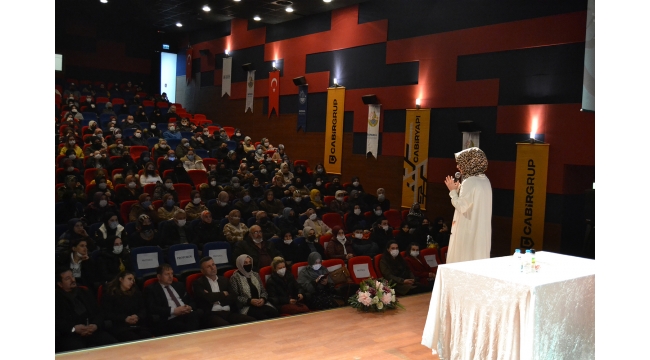 Hatice Kübra Tongar Sapanca’da Sevenleriyle Buluştu