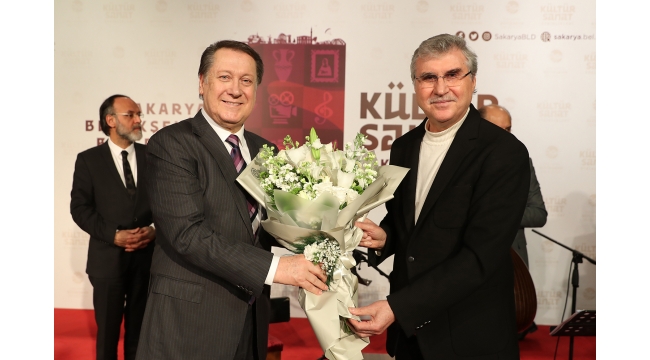 Ahmet Özhan AKM’de Sahne Aldı