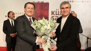 Ahmet Özhan AKM’de Sahne Aldı