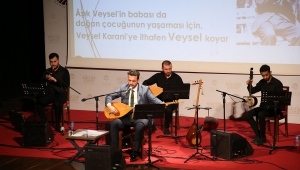AKM'de Âşık Veysel Anıldı