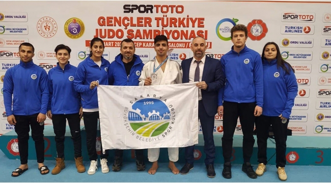 Büyükşehirli Sporcu Gümüş Madalyanın Sahibi Oldu