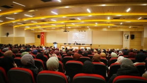 Taha Kılınç Gençlere İslam Dünyası’nın Dününü ve Bugününü Anlattı