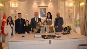 Başkanlık Koltuğu Cemre ve Kayra’nın