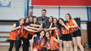 Şampiyon Öğrenciler Kupalarını Başkan Soykan’dan Aldı