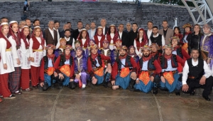 Türk Halk Oyunları Büyüledi