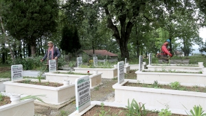 Büyükşehir mezarlıkları bayrama hazırlıyor