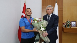 En Genç Başpehlivan oldu; “Hedefim Altın Kemer” dedi
