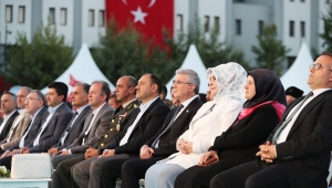 Yüce: “Vatan aşkıyla sokağa dökülen bu millet alnı öpülesidir”