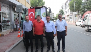 Ferizli Belediyesi'ne Traktör Hibe Edildi