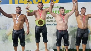 Büyükşehir Pehlivanları Madalya Avında