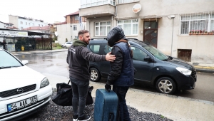 Soğuk Kış Gününde Sokaktaki Kimsesizlerin Ailesi Büyükşehir