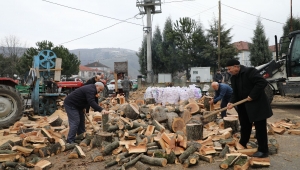 Akyazı, depremzedeler üşümesin diye seferber oldular