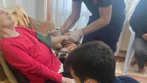 Banyoda Düşen Bedriye Teyze’nin Hayatını Bir ‘Vesile’ Kurtardı