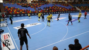 Büyükşehir Hentbol Kupaya Yarı Finalde Veda Etti